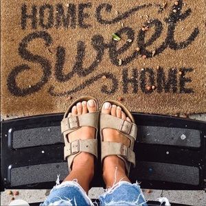 NWOT Birkenstock // Arizona Suede Taupe Sandal